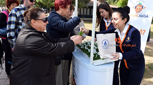MURATPAŞA BELEDİYESİ FİDE DAĞITTI