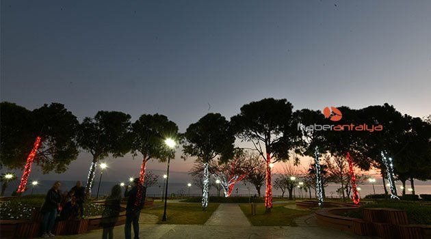 Muratpaşa’da yeni yılın rengi kırmızı - beyaz