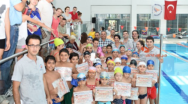 MURATPAŞA’DA YÜZME HAVUZU HERKESE AÇIK
