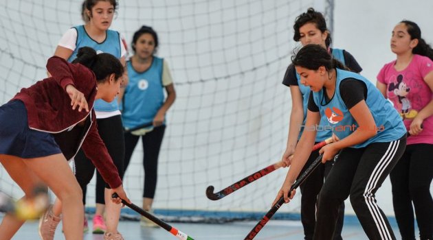 Muratpaşa’dan hokey turnuvası