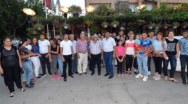 Muratpaşa gençleri askere uğurladı