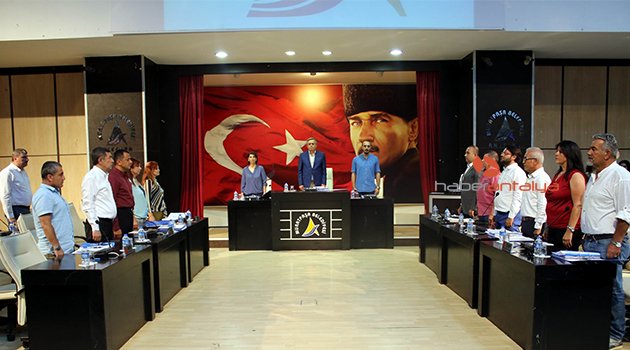 MURATPAŞA MECLİSİ DEMOKRASİ ŞEHİTLERİ İÇİN SAYGI DURUŞUYLA BAŞLADI