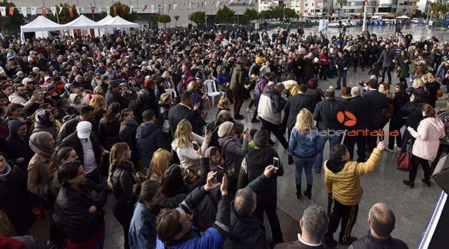 Muratpaşa'da eller horonda birleşti