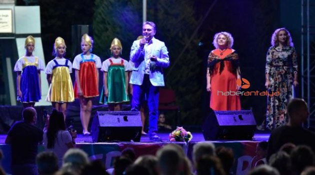 Muratpaşa'da Rusya renkleri
