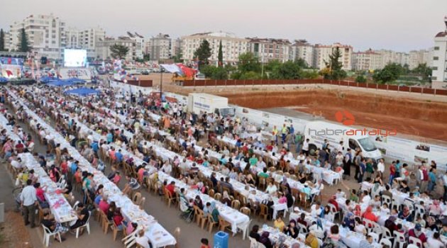 MURATPAŞA'DAN 20 BÖLGEDE İFTAR SOFRASI