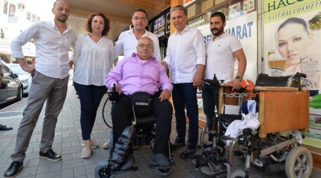 Muratpaşa'dan engelli vatandaşa akülü sandalye