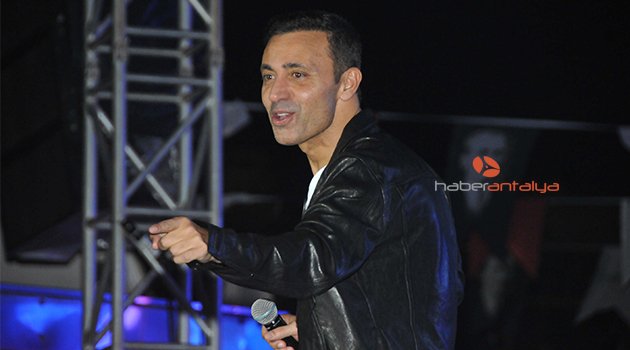 Mustafa Sandal kendisini tiye aldı