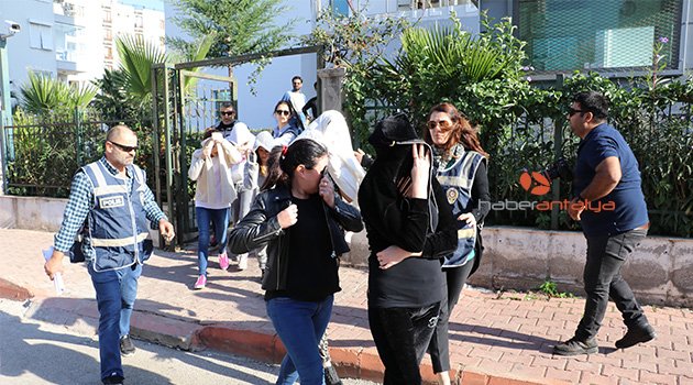 Müşteri gibi davranan polisten fuhuş operasyonu