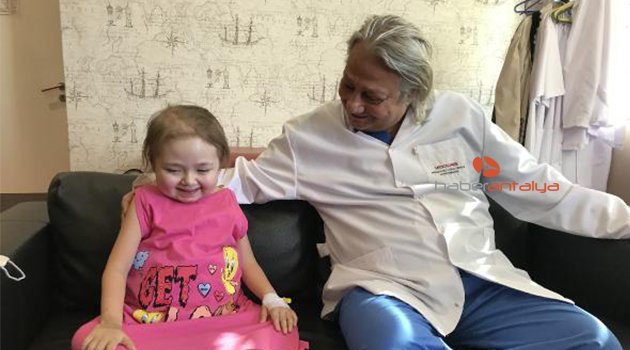 'Nakil yapılamaz' denilen Melis, babasının böbreğiyle yeniden doğdu