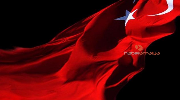 Nişanlı çifte bayrağa hakaret soruşturması