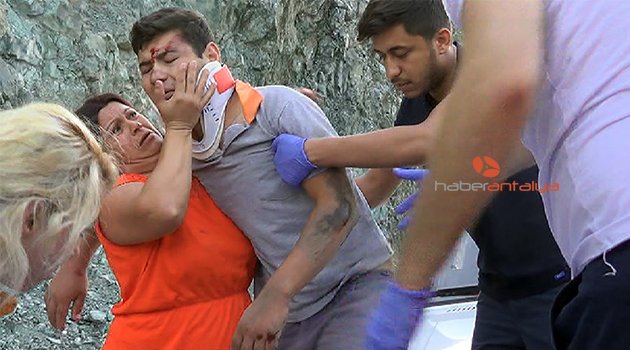 Oğlu kaza yapan annenin yardım çabası