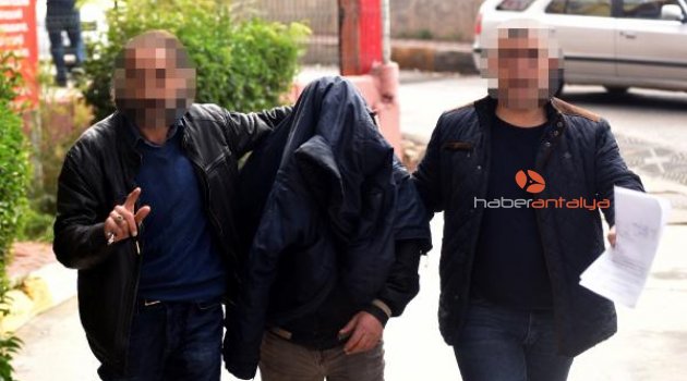 Oğlunun durumu için çağrıldığı okula tabancayla geldi
