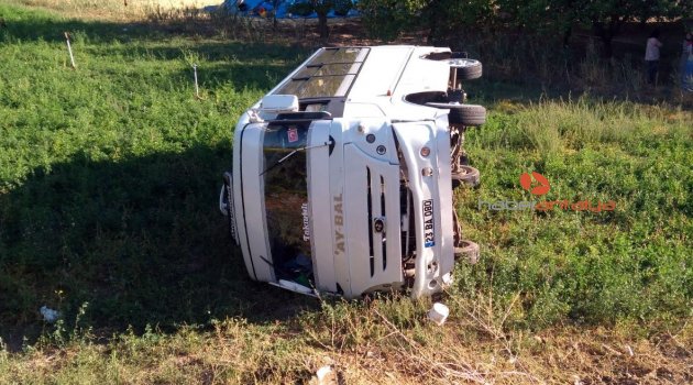 Öğrenci servisi ile otomobil çarpıştı: 4 yaralı