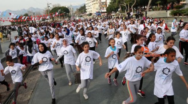 Öğrenciler Antalya'nın fethi için koştu