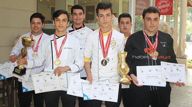 ÖĞRENCİLER DESTEK BEKLİYOR