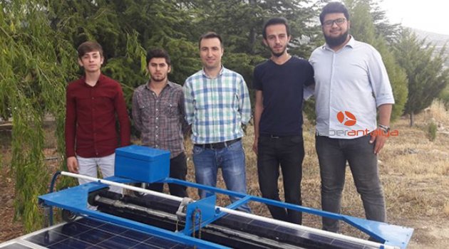 Öğrencilerden güneş paneli yıkama robotu