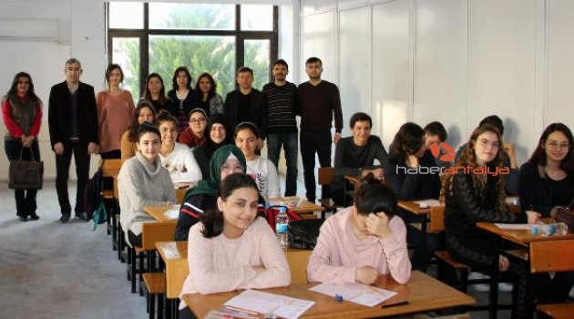 Öğrencilere deneme sınavı