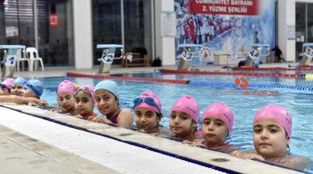 Öğrencilere ücretsiz yüzme kursu