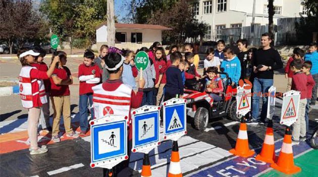 Öğrencilere uygulamalı trafik eğitimi
