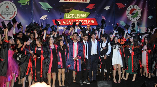 ÖĞRENCİLERİN MEZUNİYET COŞKUSU