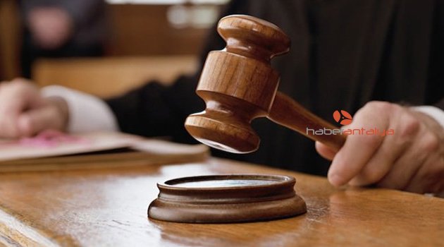 Öğrencisiyle mesajlaşan öğretmen, kocasına tazminat ödeyecek