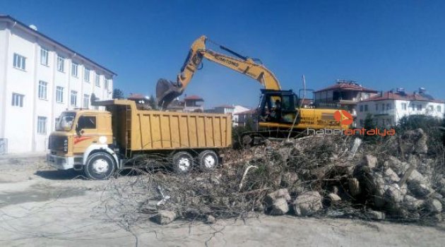 Okul yıkıldı, yenisi yapılacak