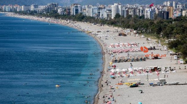 Okullar açıldı, Konyaaltı sahili boşaldı
