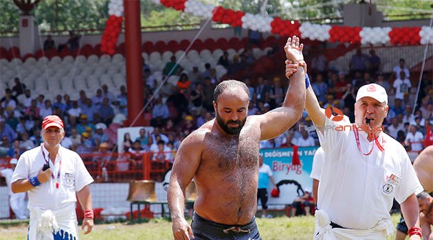  Okulu 3 günde 3 ayrı şehirde 3 altın kemer kazandı