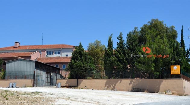 Okulu soydu, tutuklandı