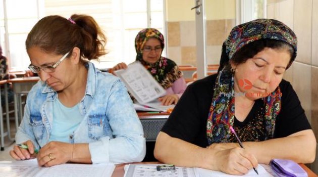 Okuma yazmayı ASMEK'te öğreniyorlar