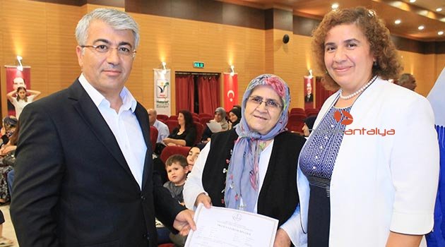 Okumayı öğrendi, İstiklal Marşı'nı okudu