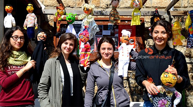 OLBİA'DA MASK VE KUKLA SERGİSİ