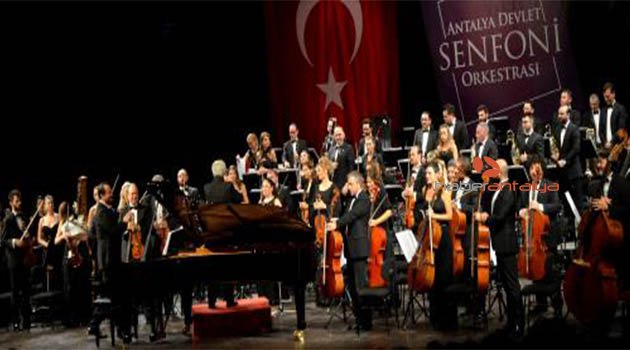 Onay, piyanosuyla büyüleyecek