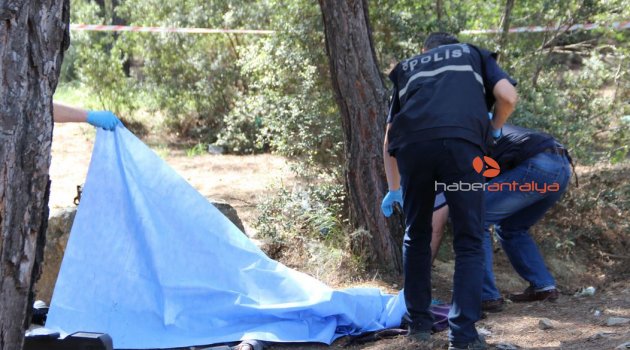 Önce karısını ardından sevgilisini öldürdü