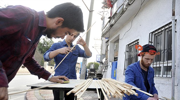 OTİZMLİ ÇOCUKLAR İÇİN GÖNÜLLÜ ÇALIŞIYORLAR