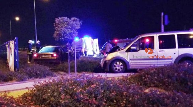 Otomobil ile hafif ticari araç çarpıştı: 1 ölü, 7 yaralı
