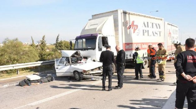 Otomobil, TIR'ın altında kaldı: 1 ölü, 1 ağır yaralı