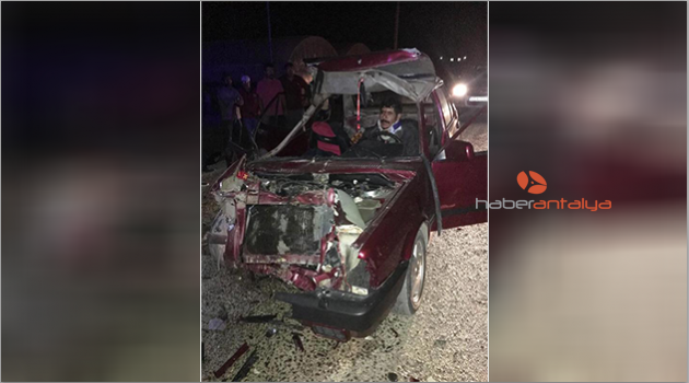 Otomobil traktör römorkuna çarptı: 1 ölü, 4 yaralı