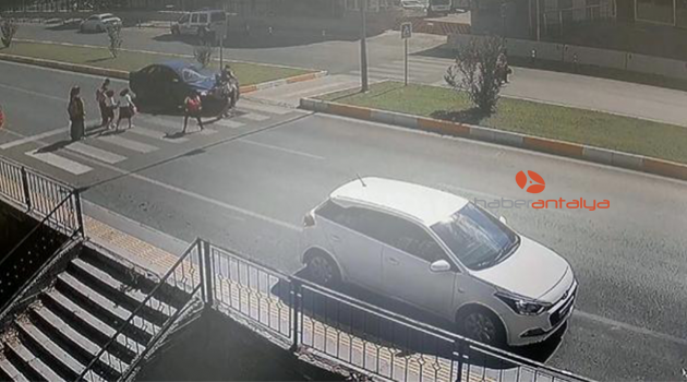 Otomobil yaya geçidinde  anne ve 2 kızına çarptı