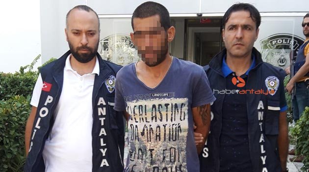 Otomobilden altın çalan hırsız yakalandı