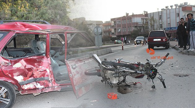 Otomobile çarpan motosiklet sürücüsü ağır yaralandı