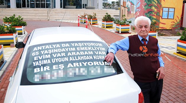 Otomobilinin arka camına yazdığı ilanla eş arıyor