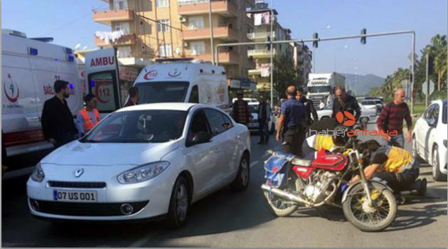 Otomobille çarpışan motosiklet sürücüsü yaralandı