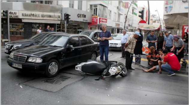 Otomobille çarpışan motosikletli yaralandı