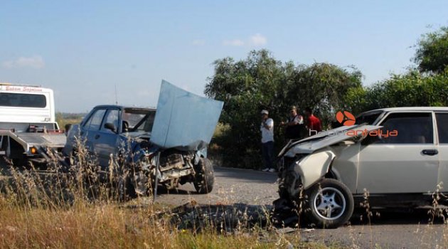 OTOMOBİLLER ÇARPIŞTI 3 YARALI!