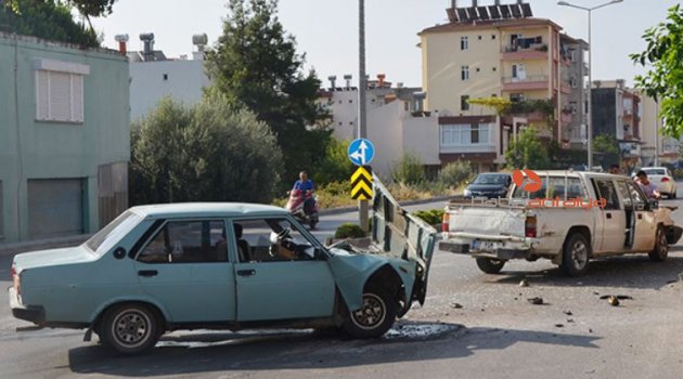 Otomobiller çarpıştı: 4 yaralı