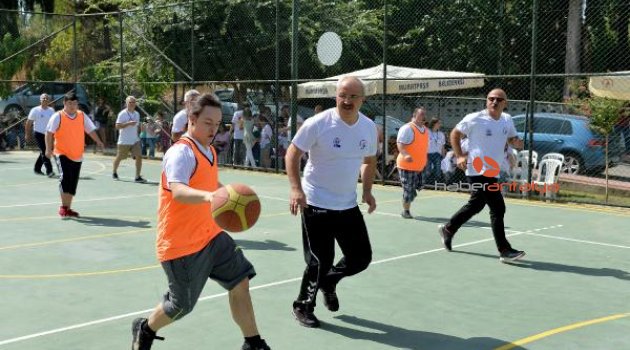Özel bireyler, protokolü yendi
