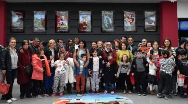 Özel çocuklar sinemaya gitti