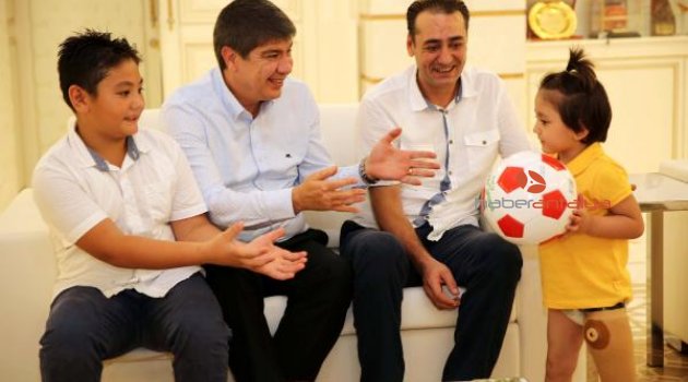 Özge'den Başkan Türel'e teşekkür ziyareti