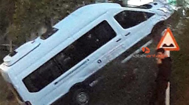 Park sahasının bittiğini görmedi 3 metreden aşağı düştü